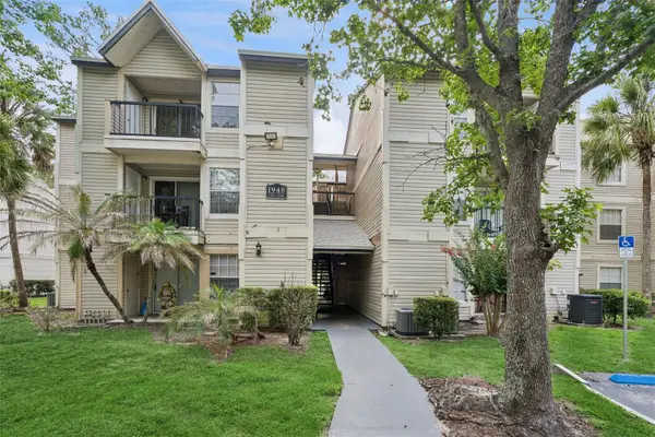 1948 Lake Atriums Circle #124, ORLANDO, FL 32839
