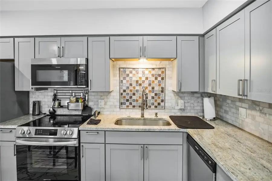 416 73rd Avenue N #207, Saint Petersburg, FL 33702 - #3