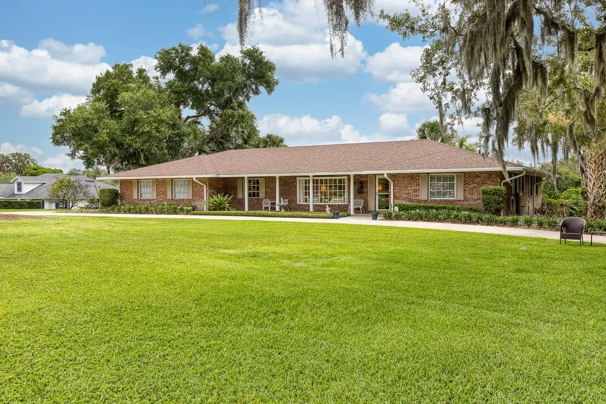 900 N Citrus Avenue, Howey In The Hills, FL 34737 - #1