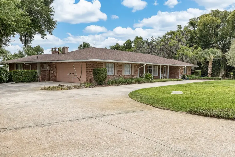 900 N Citrus Avenue, Howey In The Hills, FL 34737 - #2