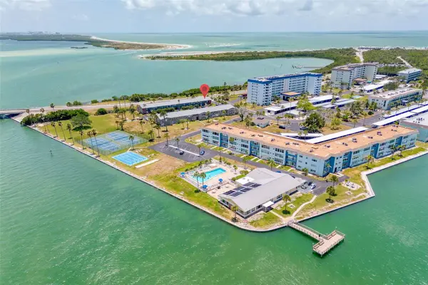 2 Causeway Boulevard #102, DUNEDIN, FL 34698