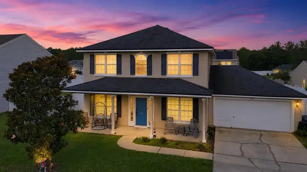586 Independence Drive, MACCLENNY, FL 32063