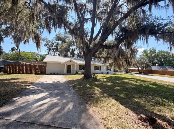 900 Oak Drive, LEESBURG, FL 34748