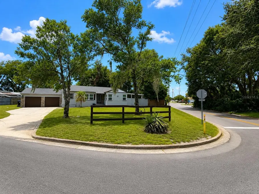 2400 S Laurel Avenue, Sanford, FL 32771 - #2
