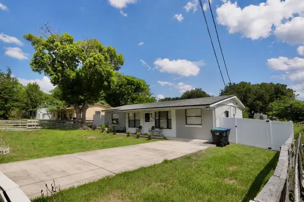 414 W Ella J Gilmore Street, APOPKA, FL 32703