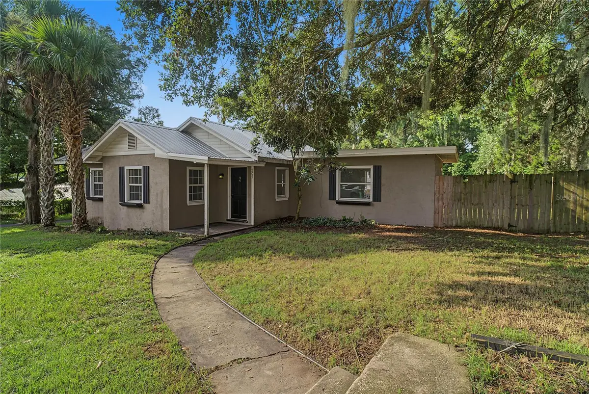 205 E Fountain Street, Fruitland Park, FL 34731 - #1