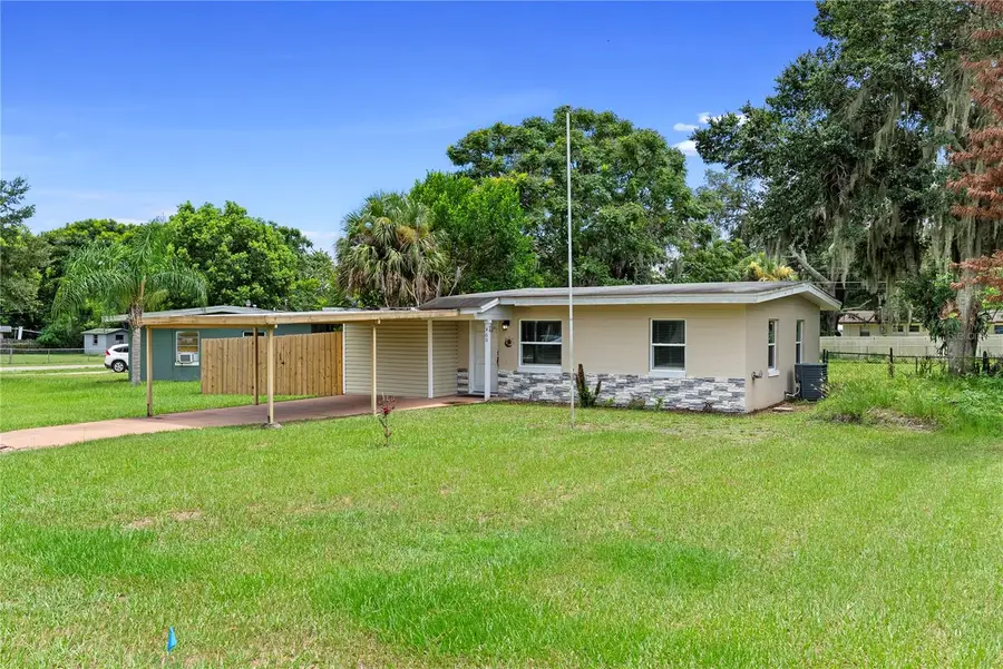 460 E 3rd Street, Chuluota, FL 32766 - #2