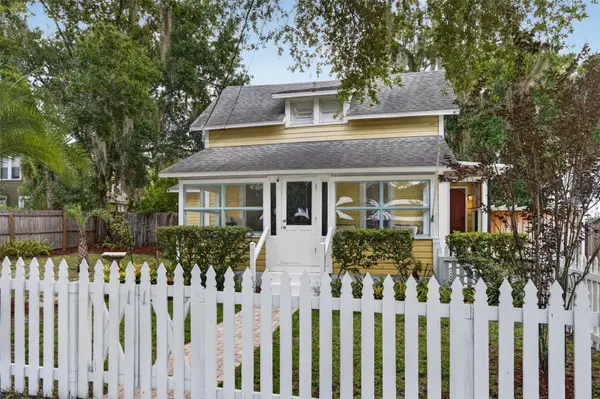 834 N Alexander Street, MOUNT DORA, FL 32757