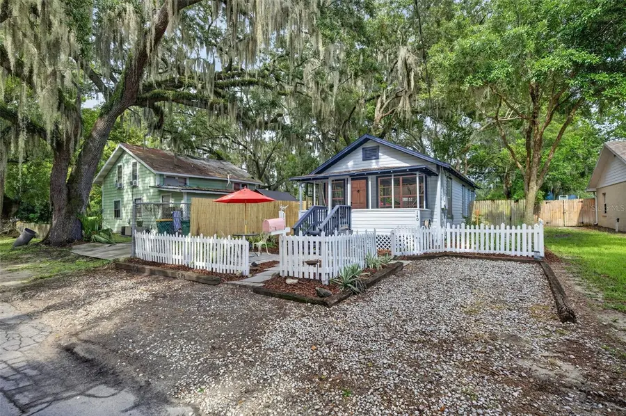 140 N Johns Street, Mount Dora, FL 32757 - #2