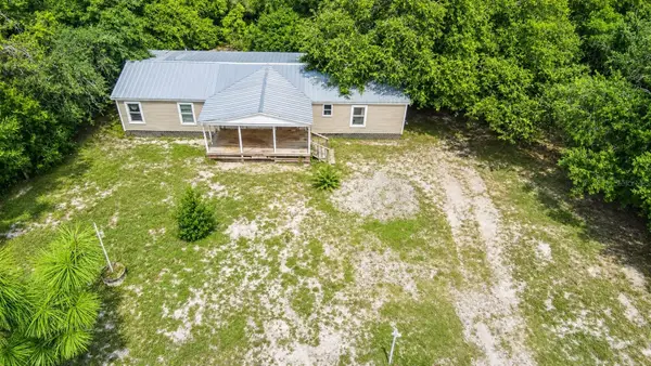 42135 Pine Valley Drive, PAISLEY, FL 32767