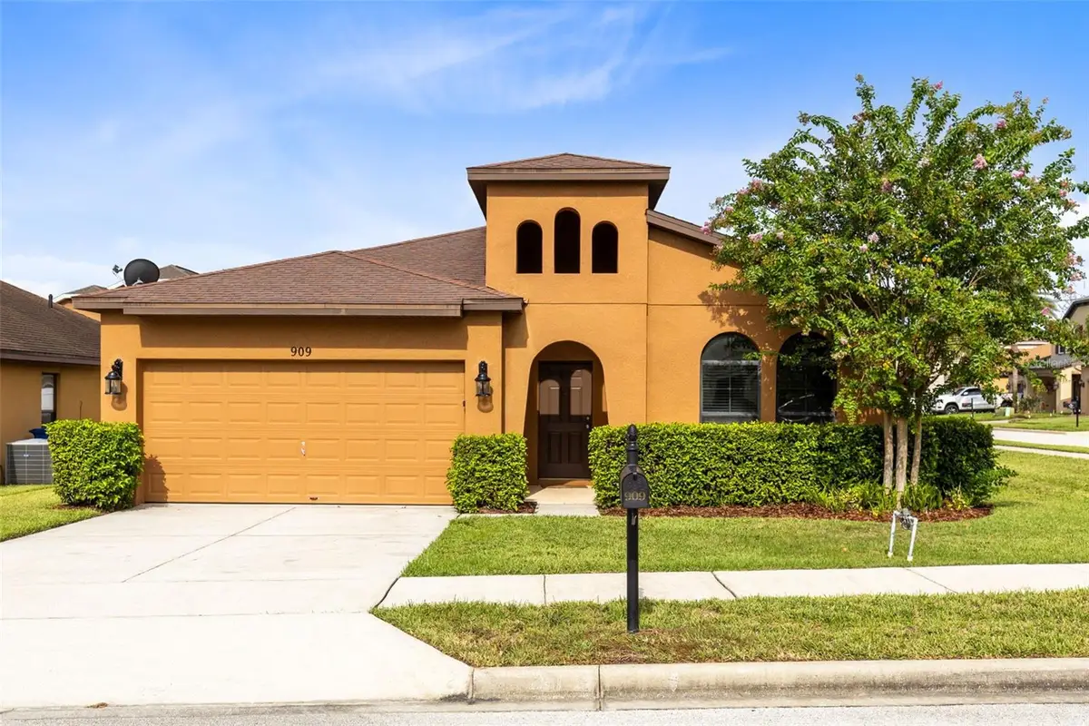 909 Woods Landing Drive, Minneola, FL 34715 - #1
