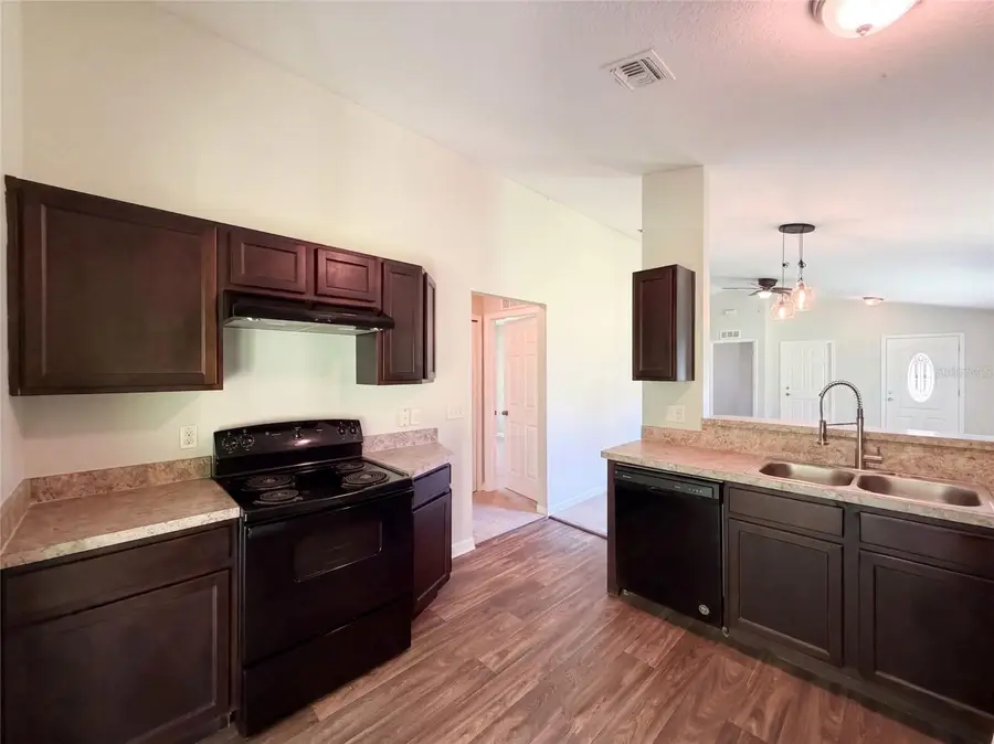 705 5th Street, Wildwood, FL 34785 - #2