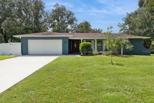 402 Valencia Circle, OVIEDO, FL 32765