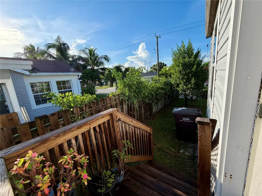755 Ridgewood Rd, West Palm Beach, FL 33405 - #2