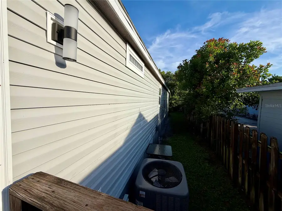 755 Ridgewood Rd, West Palm Beach, FL 33405 - #3