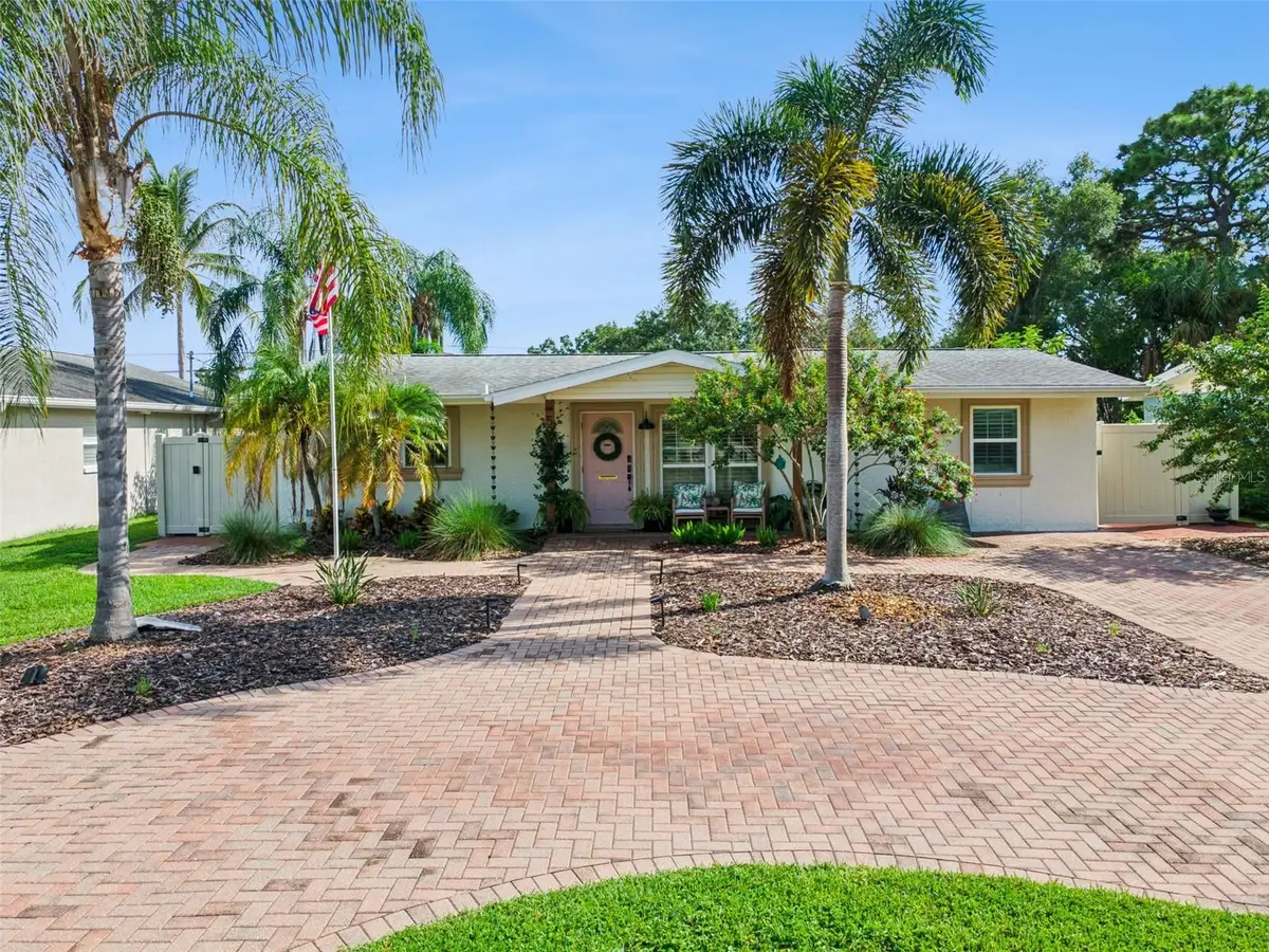 592 43rd Avenue Ne, Saint Petersburg, FL 33703 - #1