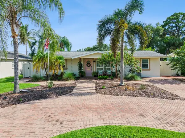 592 43rd Avenue Ne, ST PETERSBURG, FL 33703