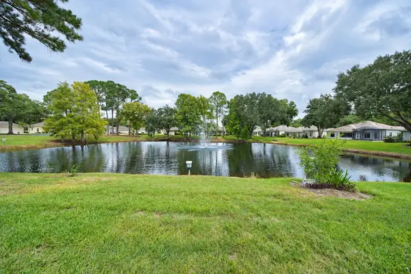 136 Juniper Way, TAVARES, FL 32778