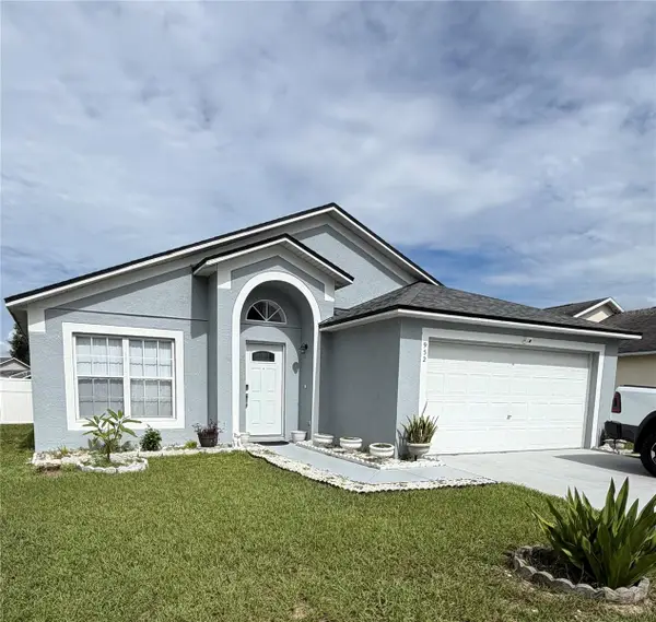 952 Clear Creek Circle, CLERMONT, FL 34714