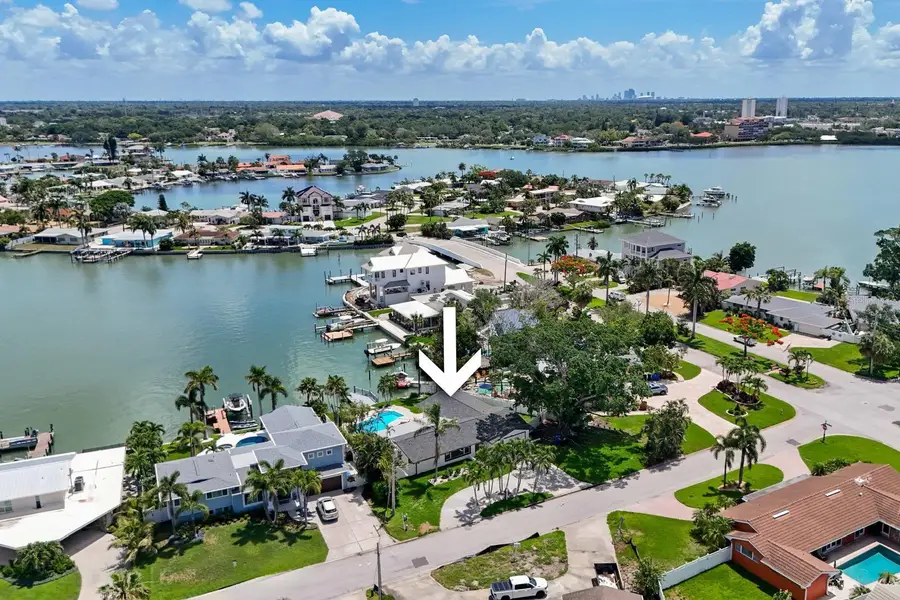 7905 9th Avenue S, Saint Petersburg, FL 33707 - #2