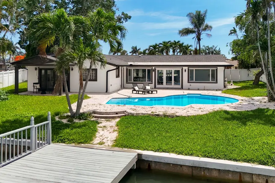 7905 9th Avenue S, Saint Petersburg, FL 33707 - #3