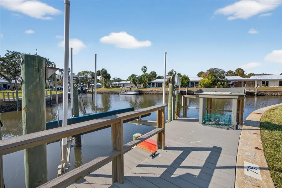 11243 W Bayshore Drive, Crystal River, FL 34429 - Image #2