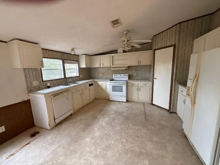 217 Longview Avenue, Lady Lake, FL 32159 - #3