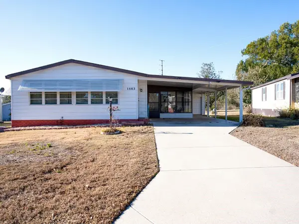 1863 W Schwartz Boulevard, LADY LAKE, FL 32159