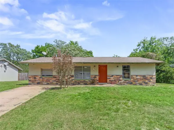 911 Jacaranda Drive, LADY LAKE, FL 32159