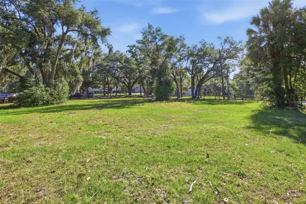 105 W Hermosa Street, LADY LAKE, FL 32159