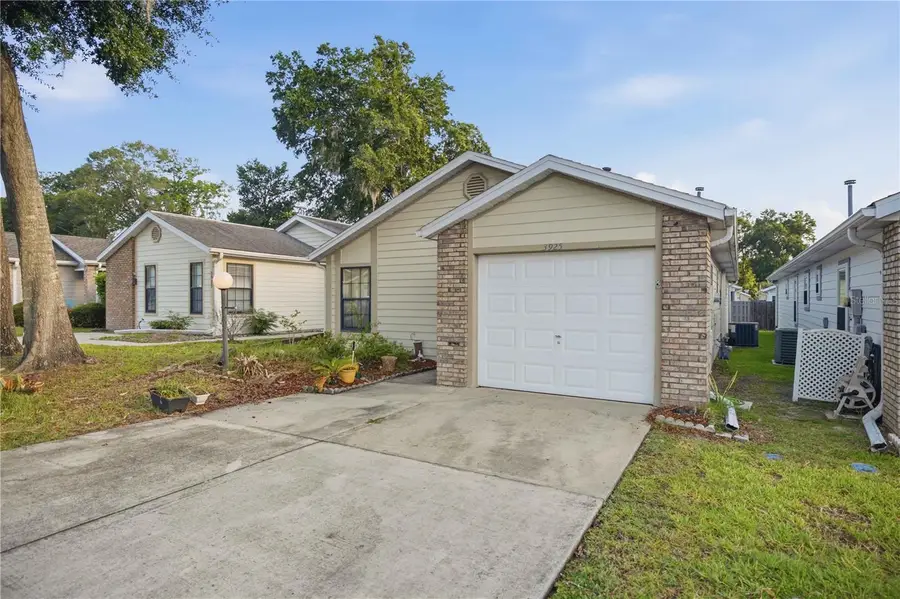 3925 NE 22nd Street, Ocala, FL 34470 - #3