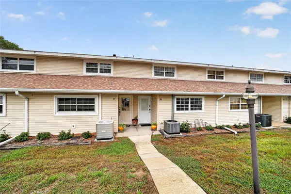 11001 SE Sunset Harbor Road #E36, SUMMERFIELD, FL 34491