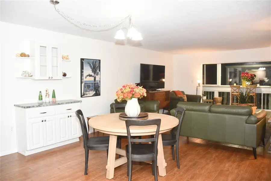 601 N Mcdonald Street #206, Mount Dora, FL 32757 - Image #2