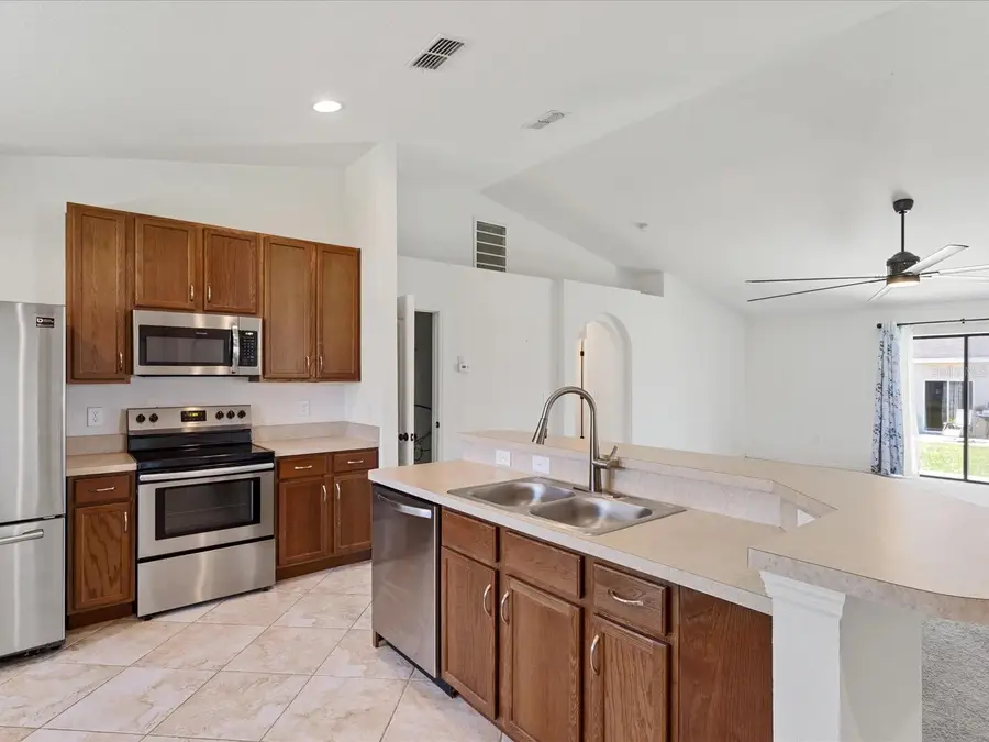 630 Valencia Court, Dundee, FL 33838 - Image #3