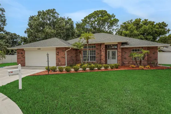 102 Hillside Court, WINTER HAVEN, FL 33884