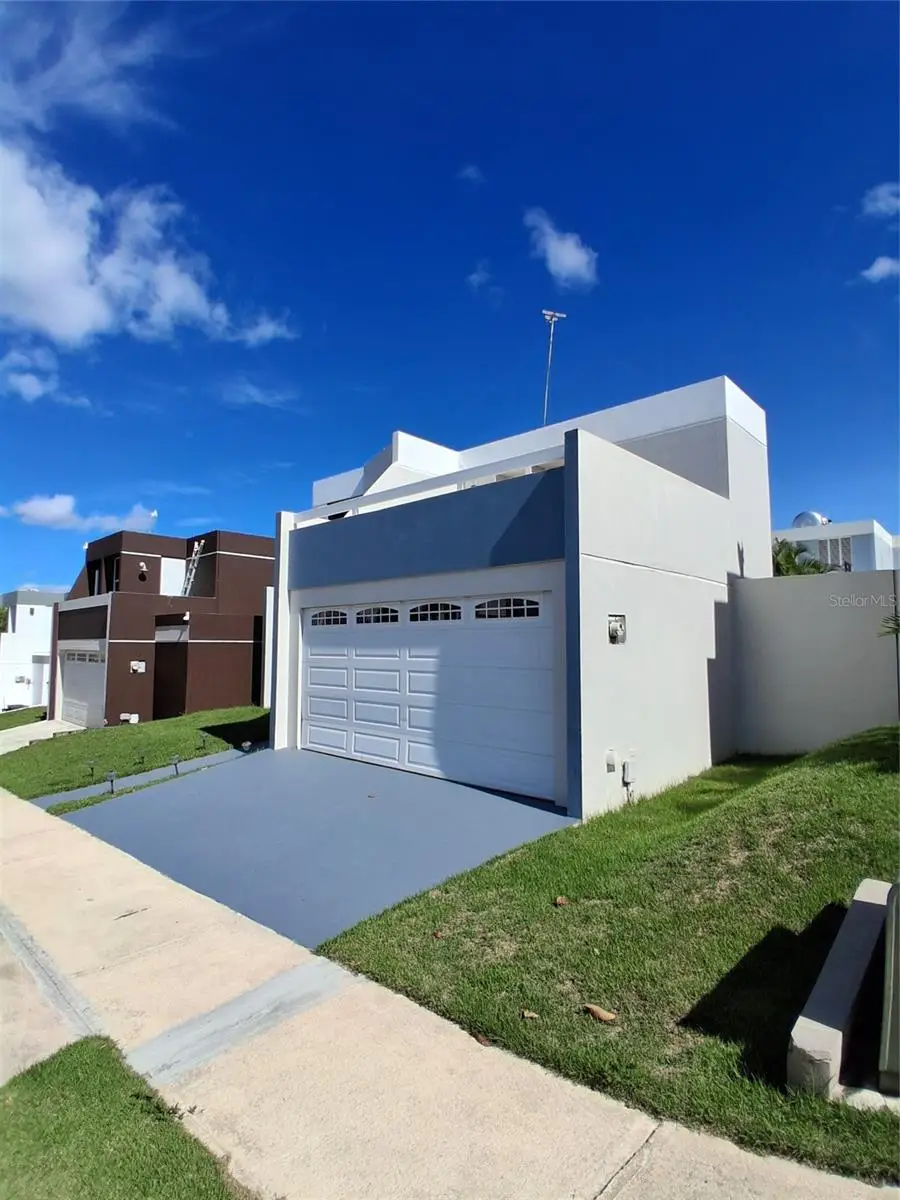 J3 Serotina Bosque De Los Pinos, Bayamon, PR 00956 - Image #2