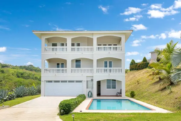 25 CALLE Cielo, RINCON, PR 00677