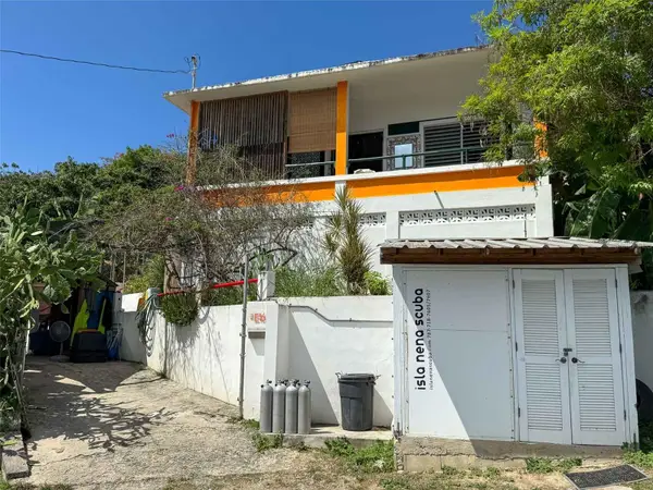 213 Calle Iglesias, VIEQUES, PR 00765