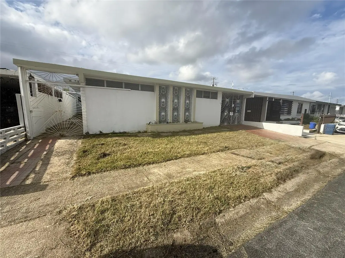 Solar 9 Bloque 16, Bayamon, PR 00958 - Image #1