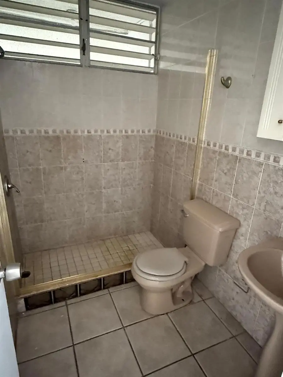 CALLE 9 BLOQUE E-10 Calle 9 Bloque E-10 Santa Elena #E-10, Bayamon, PR 00957 - Image #2