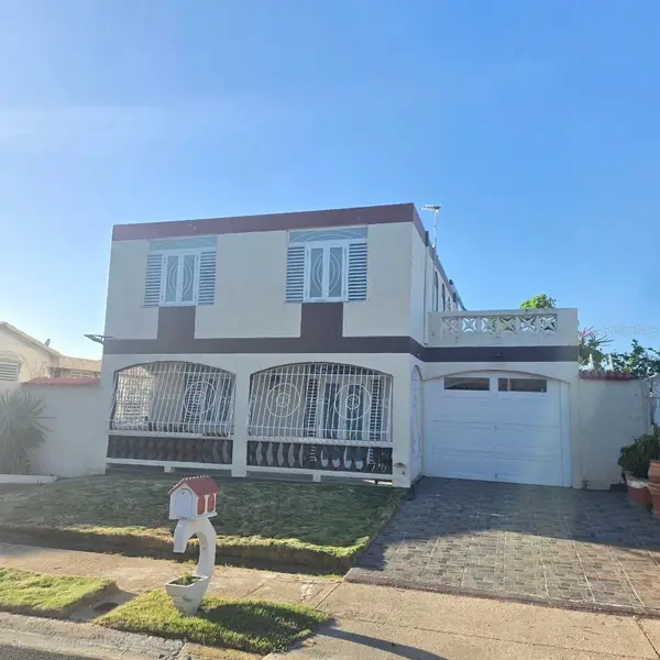 92 LEVITTOWN LAKES Calle Domingo Delgado, TOA BAJA, PR 00949