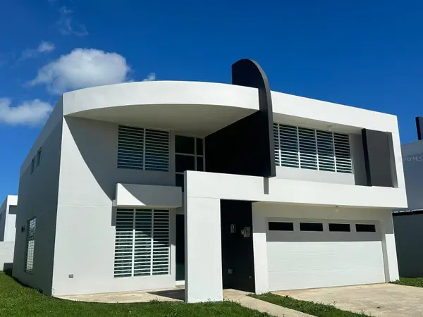 Calle Islea Hacienda Paloma, LUQUILLO, PR 00773