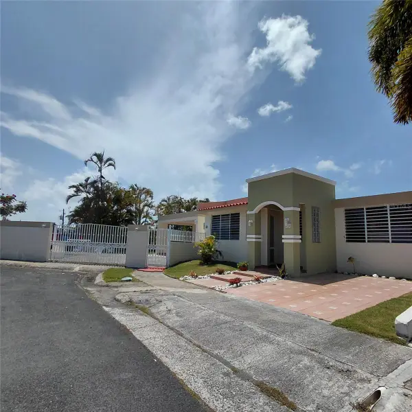GERANIO ST. #J-10 Llanos De Gurabo Dev., GURABO, PR 00778