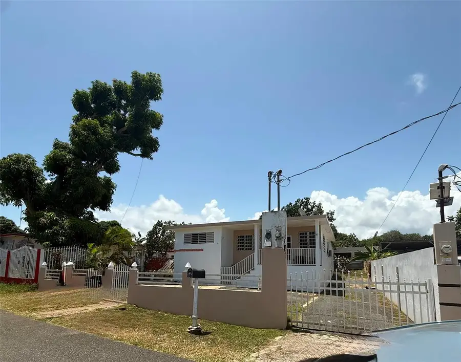 Calle Los Cedros Urb. Brisas De Llanadas, Calle Los Cedros #24, Barceloneta, PR 00617 - #2