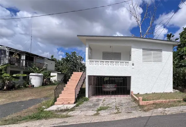 AO - 28 interior Urb Reparto Valencia, BAYAMON, PR 00958