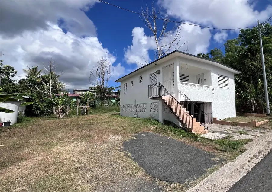 AO - 28 interior Urb Reparto Valencia, Bayamon, PR 00958 - #3