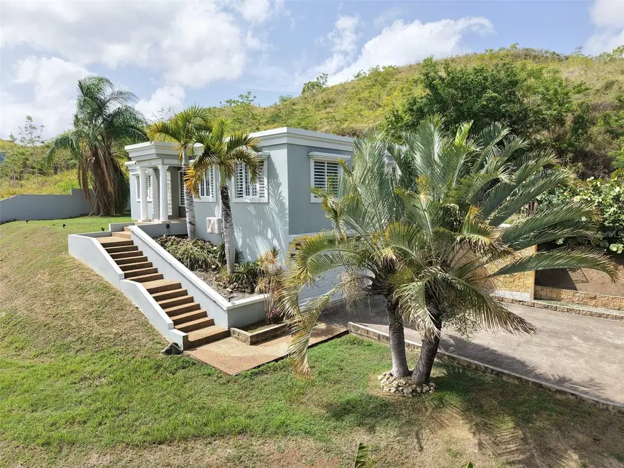 98 CALLE DIXN MATOS Urb. El Mirador, Coamo, PR 00769 - #3