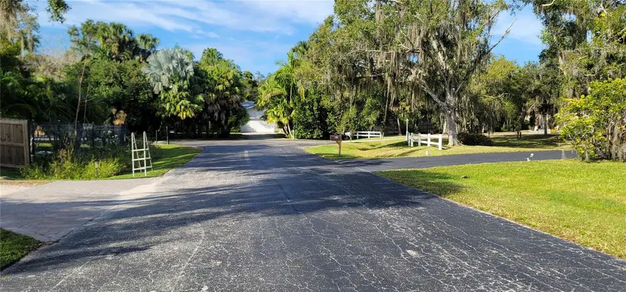 3664 Walden Pond Drive, Sarasota, FL 34240 - Image #3