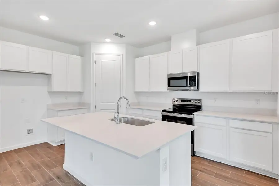 1131 Olivine Avenue, Dundee, FL 33838 - Image #3