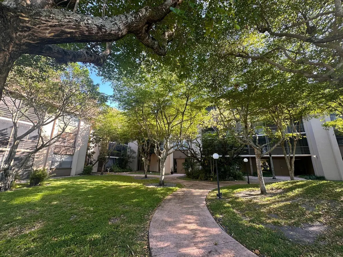 661 NE 195th Street #402, Miami, FL 33179 - Image #1